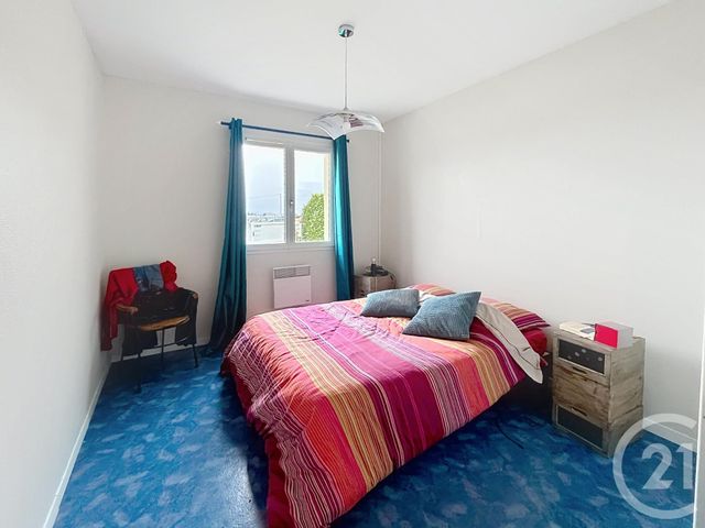 maison à louer - 5 pièces - 95.0 m2 - ST BONNET PRES RIOM - 63 - AUVERGNE - Century 21 Agence Girard