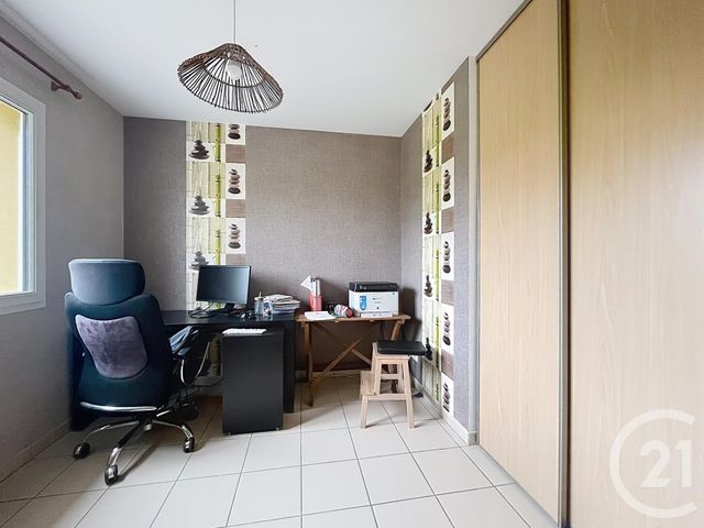 maison à louer - 5 pièces - 95.0 m2 - ST BONNET PRES RIOM - 63 - AUVERGNE - Century 21 Agence Girard