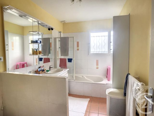 maison à louer - 5 pièces - 95.0 m2 - ST BONNET PRES RIOM - 63 - AUVERGNE - Century 21 Agence Girard