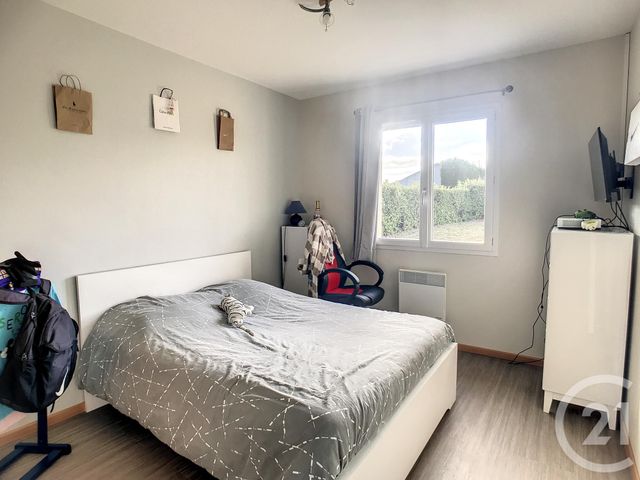 maison à louer - 5 pièces - 95.0 m2 - ST BONNET PRES RIOM - 63 - AUVERGNE - Century 21 Agence Girard