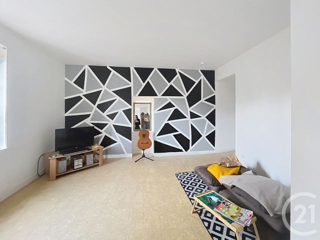 Appartement à louer - 2 pièces - 43.4 m2 - AIGUEPERSE - 63 - AUVERGNE - Century 21 Agence Girard