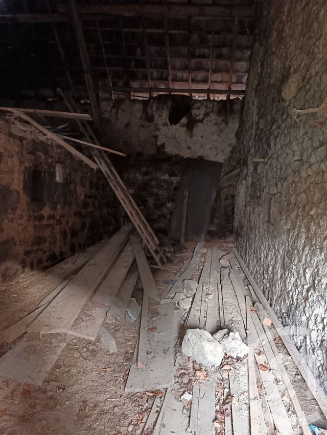 maison à vendre - 1 pièce - 75.0 m2 - CHARBONNIERES LES VARENNES - 63 - AUVERGNE - Century 21 Agence Girard