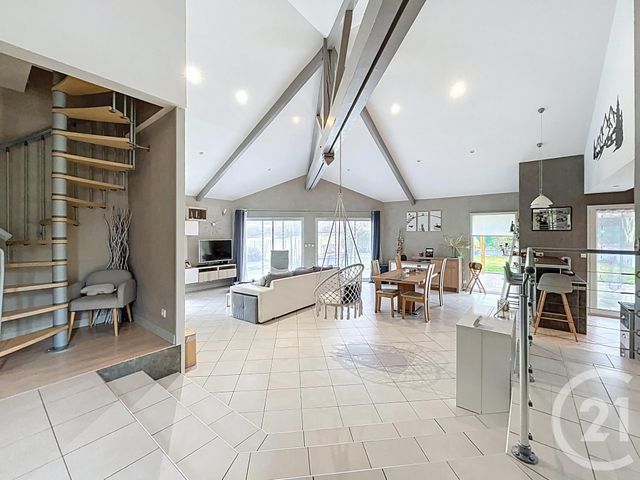 maison à vendre - 5 pièces - 156.8 m2 - CHARBONNIERES LES VARENNES - 63 - AUVERGNE - Century 21 Agence Girard