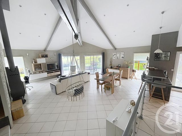 maison à vendre - 5 pièces - 156.8 m2 - CHARBONNIERES LES VARENNES - 63 - AUVERGNE - Century 21 Agence Girard