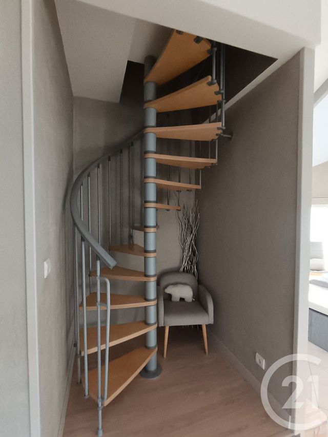 maison à vendre - 5 pièces - 156.8 m2 - CHARBONNIERES LES VARENNES - 63 - AUVERGNE - Century 21 Agence Girard