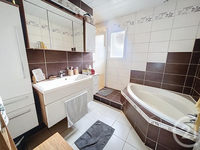 maison à vendre - 5 pièces - 156.8 m2 - CHARBONNIERES LES VARENNES - 63 - AUVERGNE - Century 21 Agence Girard