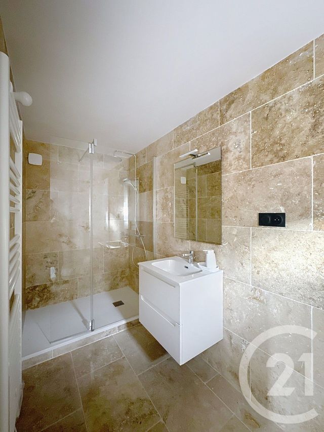 Appartement F3 à vendre - 3 pièces - 63.94 m2 - RIOM - 63 - AUVERGNE - Century 21 Agence Girard