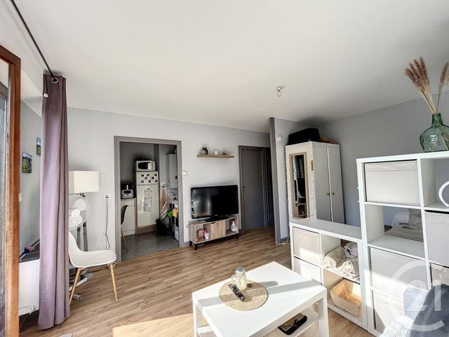 Appartement F1 à louer - 1 pièce - 30.49 m2 - RIOM - 63 - AUVERGNE - Century 21 Agence Girard