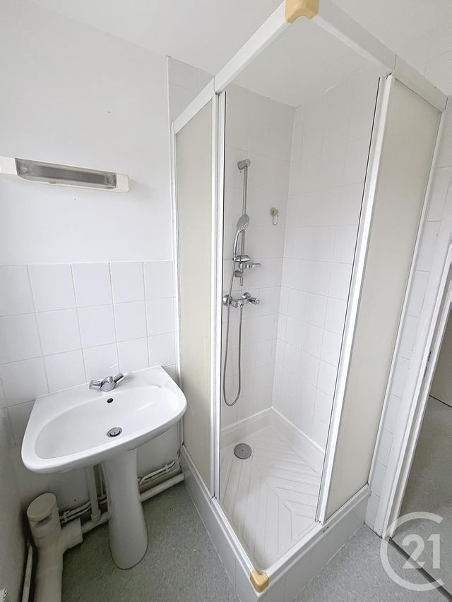 Appartement F3 à louer - 3 pièces - 48.87 m2 - CHATEL GUYON - 63 - AUVERGNE - Century 21 Agence Girard