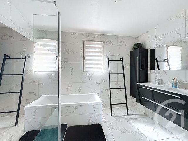 maison à vendre - 7 pièces - 183.0 m2 - ST MYON - 63 - AUVERGNE - Century 21 Agence Girard