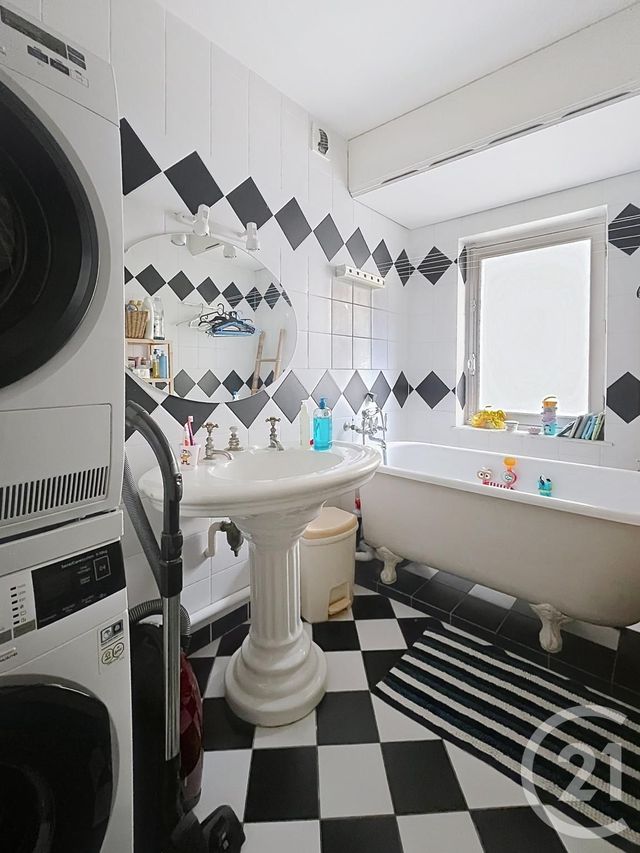 Appartement F5 à vendre - 6 pièces - 127.57 m2 - RIOM - 63 - AUVERGNE - Century 21 Agence Girard