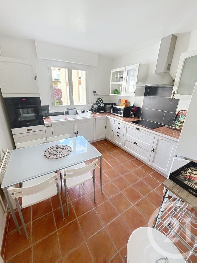 Appartement F3 à louer - 3 pièces - 64.93 m2 - RIOM - 63 - AUVERGNE - Century 21 Agence Girard