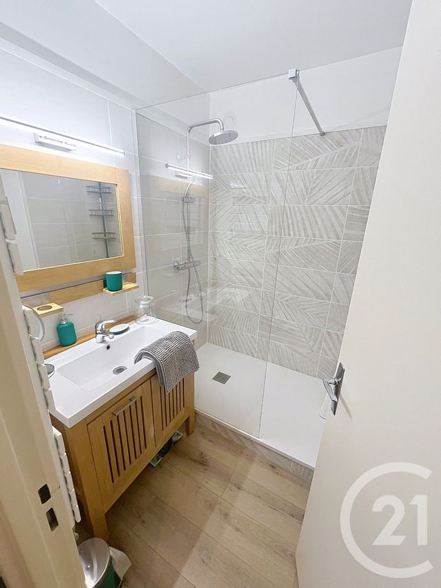 Appartement F3 à louer - 3 pièces - 64.93 m2 - RIOM - 63 - AUVERGNE - Century 21 Agence Girard