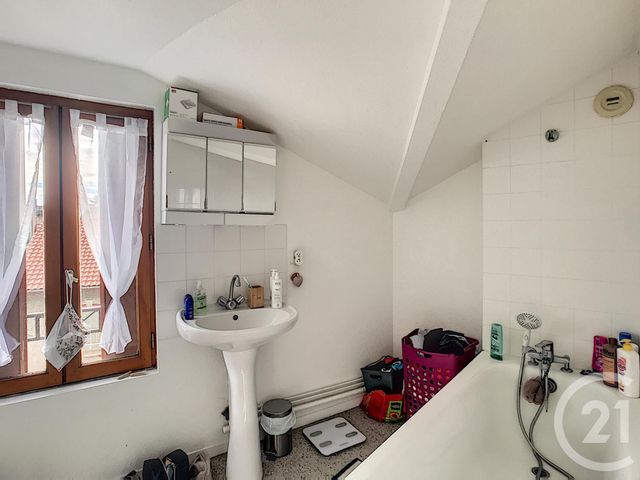 Appartement F2 à louer - 2 pièces - 45.76 m2 - CHATEL GUYON - 63 - AUVERGNE - Century 21 Agence Girard