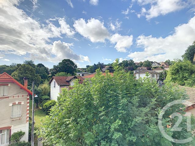 Appartement F2 à louer - 2 pièces - 45.76 m2 - CHATEL GUYON - 63 - AUVERGNE - Century 21 Agence Girard