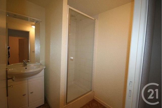 Appartement Duplex à louer - 2 pièces - 50.84 m2 - RIOM - 63 - AUVERGNE - Century 21 Agence Girard