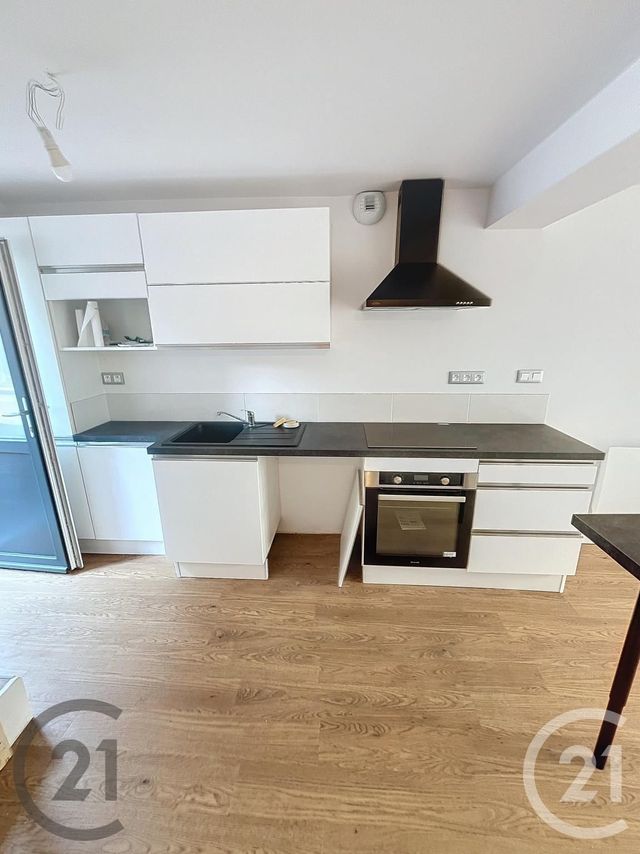 maison à louer - 3 pièces - 58.0 m2 - VOLVIC - 63 - AUVERGNE - Century 21 Agence Girard