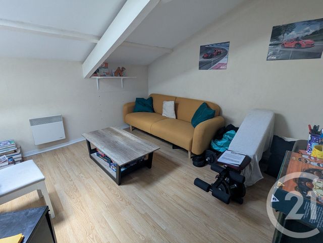 Appartement F2 bis à louer - 3 pièces - 71.6 m2 - RIOM - 63 - AUVERGNE - Century 21 Agence Girard