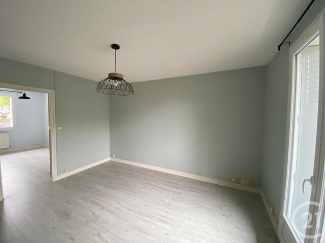 Appartement F3 à louer - 3 pièces - 53.66 m2 - RIOM - 63 - AUVERGNE - Century 21 Agence Girard