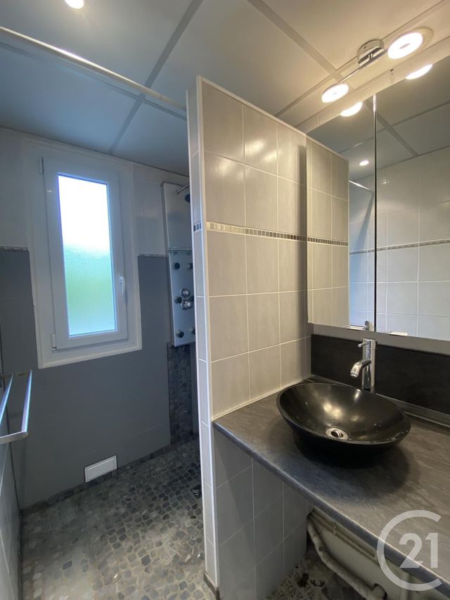 Appartement F3 à louer - 3 pièces - 53.66 m2 - RIOM - 63 - AUVERGNE - Century 21 Agence Girard