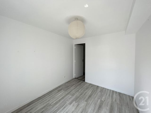 Appartement F2 à louer - 2 pièces - 25.8 m2 - RIOM - 63 - AUVERGNE - Century 21 Agence Girard