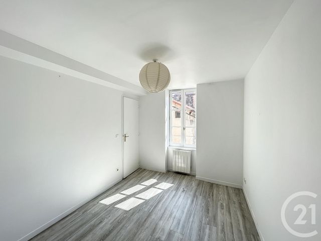 Appartement F2 à louer - 2 pièces - 25.8 m2 - RIOM - 63 - AUVERGNE - Century 21 Agence Girard