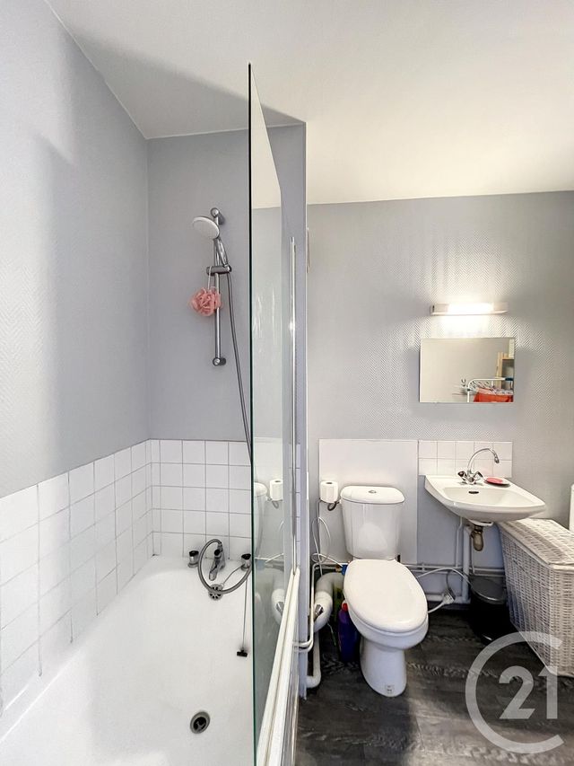 Appartement F1 à vendre - 1 pièce - 30.49 m2 - RIOM - 63 - AUVERGNE - Century 21 Agence Girard