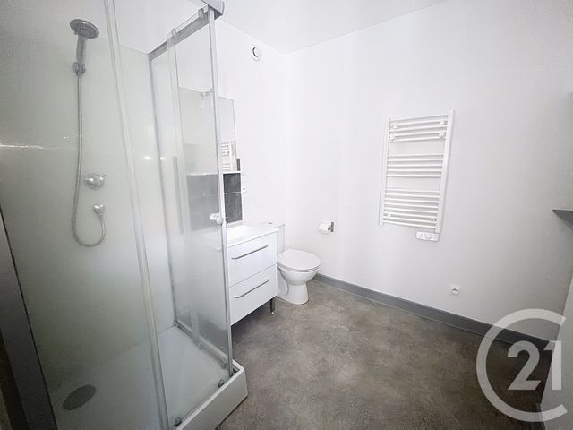 Appartement T1 à louer - 1 pièce - 30.0 m2 - RIOM - 63 - AUVERGNE - Century 21 Agence Girard