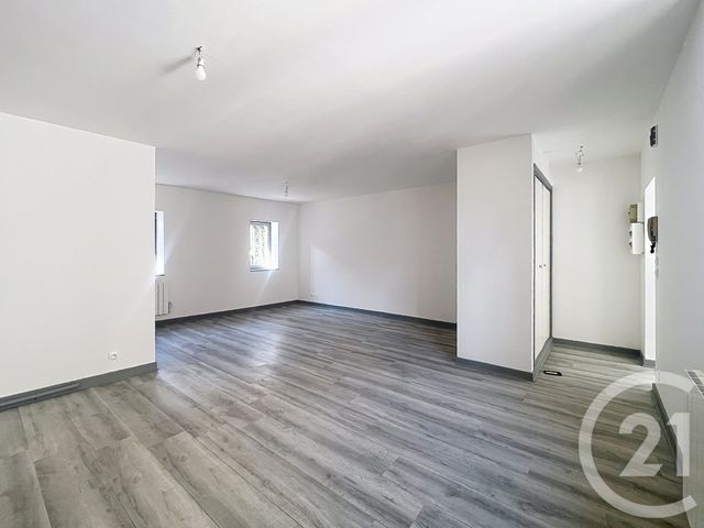 Appartement T1 à louer - 1 pièce - 30.0 m2 - RIOM - 63 - AUVERGNE - Century 21 Agence Girard