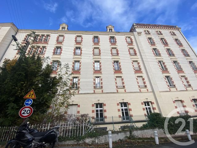 Appartement F3 à louer - 3 pièces - 82.24 m2 - CHATELGUYON - 63 - AUVERGNE - Century 21 Agence Girard