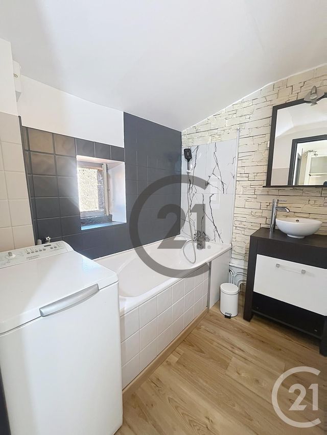Appartement F3 à louer - 3 pièces - 41.62 m2 - RIOM - 63 - AUVERGNE - Century 21 Agence Girard
