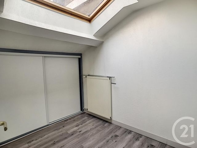 Appartement F3 à louer - 3 pièces - 41.62 m2 - RIOM - 63 - AUVERGNE - Century 21 Agence Girard