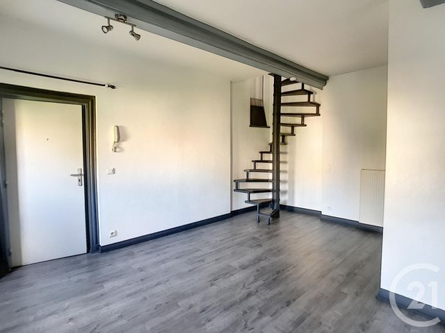 Appartement F3 à louer - 3 pièces - 41.62 m2 - RIOM - 63 - AUVERGNE - Century 21 Agence Girard
