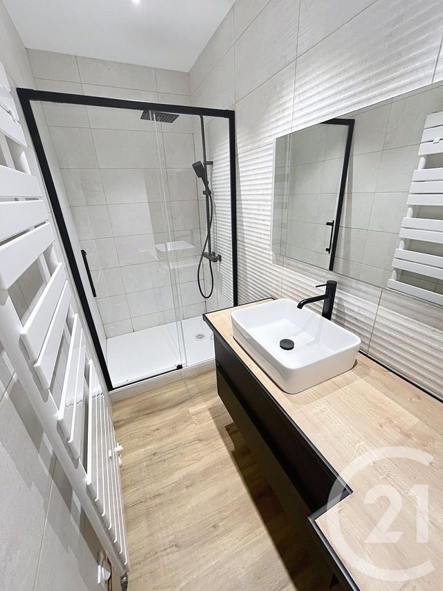 Appartement F3 à louer - 3 pièces - 79.21 m2 - VICHY - 03 - AUVERGNE - Century 21 Agence Girard