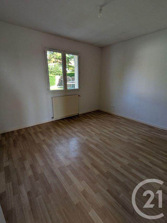 maison à louer - 4 pièces - 86.59 m2 - CHATEAUGAY - 63 - AUVERGNE - Century 21 Agence Girard