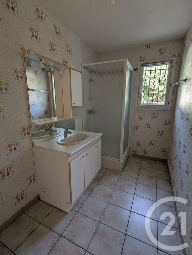 maison à louer - 4 pièces - 86.59 m2 - CHATEAUGAY - 63 - AUVERGNE - Century 21 Agence Girard