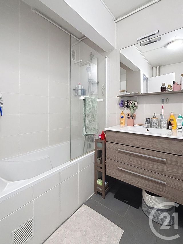 Appartement F2 à vendre - 2 pièces - 44.06 m2 - RIOM - 63 - AUVERGNE - Century 21 Agence Girard