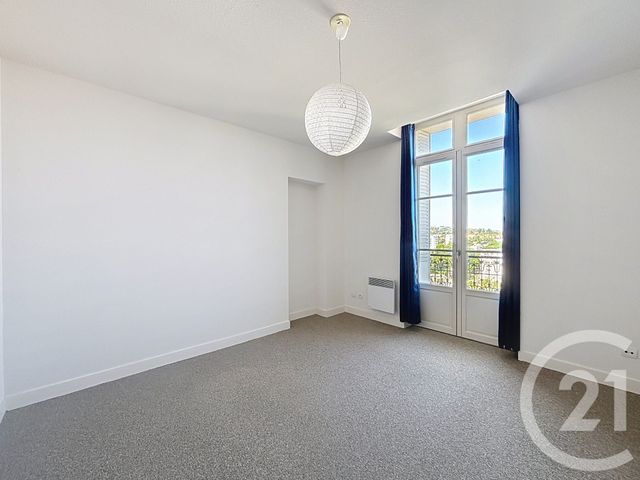 Appartement F3 à louer - 3 pièces - 77.3 m2 - CHATELGUYON - 63 - AUVERGNE - Century 21 Agence Girard
