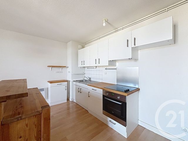 Appartement F3 à louer - 3 pièces - 77.3 m2 - CHATELGUYON - 63 - AUVERGNE - Century 21 Agence Girard
