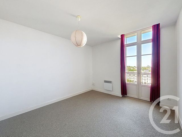 Appartement F3 à louer - 3 pièces - 77.3 m2 - CHATELGUYON - 63 - AUVERGNE - Century 21 Agence Girard