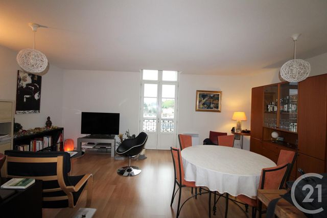 Appartement F3 à louer - 3 pièces - 77.3 m2 - CHATELGUYON - 63 - AUVERGNE - Century 21 Agence Girard