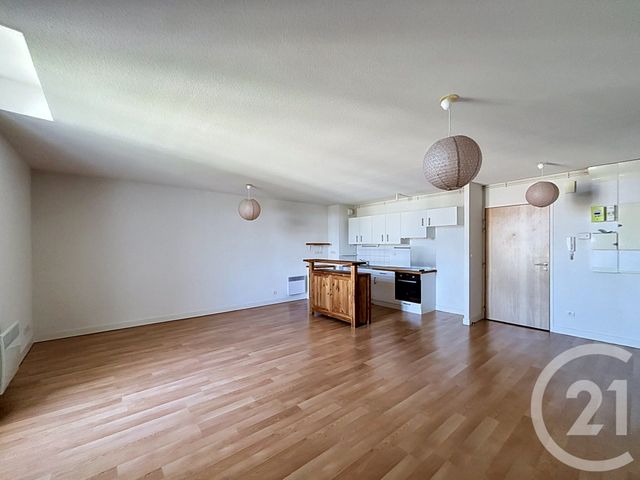 Appartement F3 à louer - 3 pièces - 77.3 m2 - CHATELGUYON - 63 - AUVERGNE - Century 21 Agence Girard