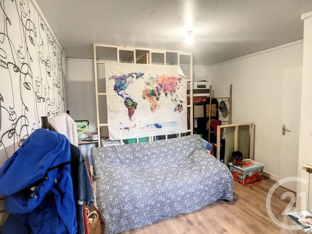 Appartement F2 à louer - 2 pièces - 47.0 m2 - RIOM - 63 - AUVERGNE - Century 21 Agence Girard