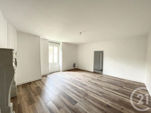 Appartement F4 à louer - 4 pièces - 106.36 m2 - VEYRE MONTON - 63 - AUVERGNE - Century 21 Agence Girard