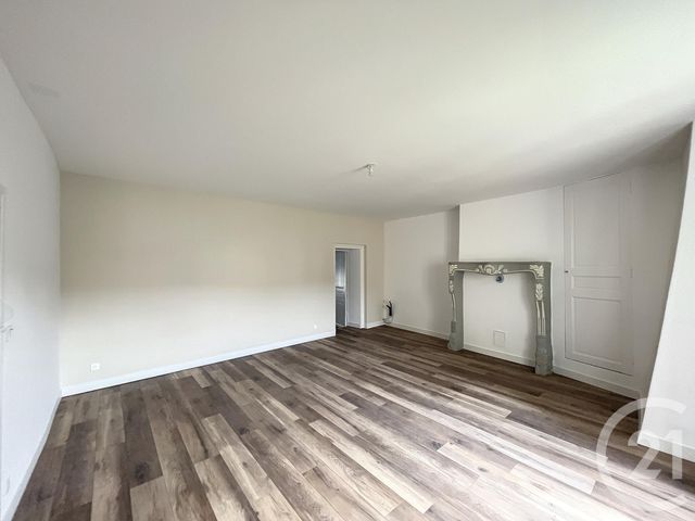 Appartement F4 à louer - 4 pièces - 106.36 m2 - VEYRE MONTON - 63 - AUVERGNE - Century 21 Agence Girard