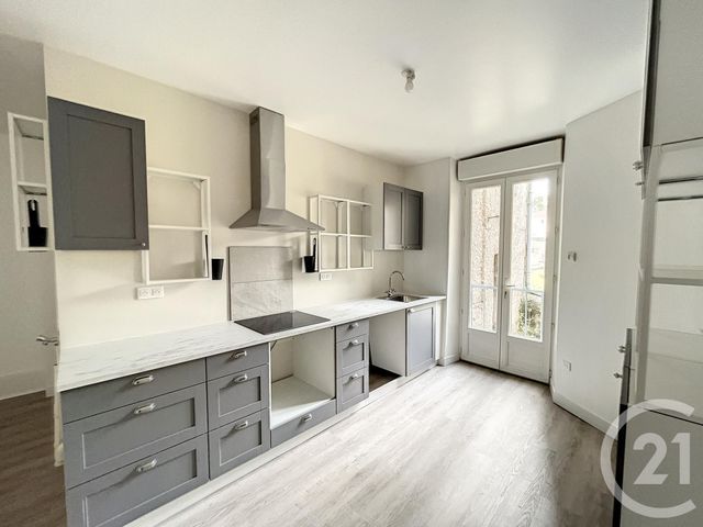 Appartement F4 à louer - 4 pièces - 106.36 m2 - VEYRE MONTON - 63 - AUVERGNE - Century 21 Agence Girard