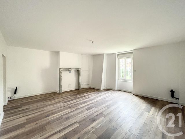 Appartement F4 à louer - 4 pièces - 106.36 m2 - VEYRE MONTON - 63 - AUVERGNE - Century 21 Agence Girard
