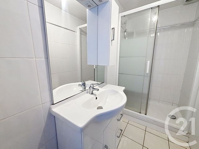 Appartement F3 à louer - 3 pièces - 66.81 m2 - RIOM - 63 - AUVERGNE - Century 21 Agence Girard
