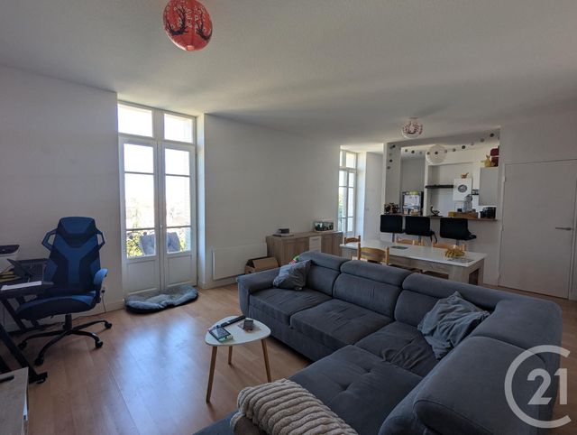 Appartement F4 à louer - 3 pièces - 93.8 m2 - CHATELGUYON - 63 - AUVERGNE - Century 21 Agence Girard