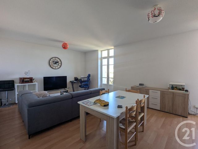 Appartement F4 à louer - 3 pièces - 93.8 m2 - CHATELGUYON - 63 - AUVERGNE - Century 21 Agence Girard